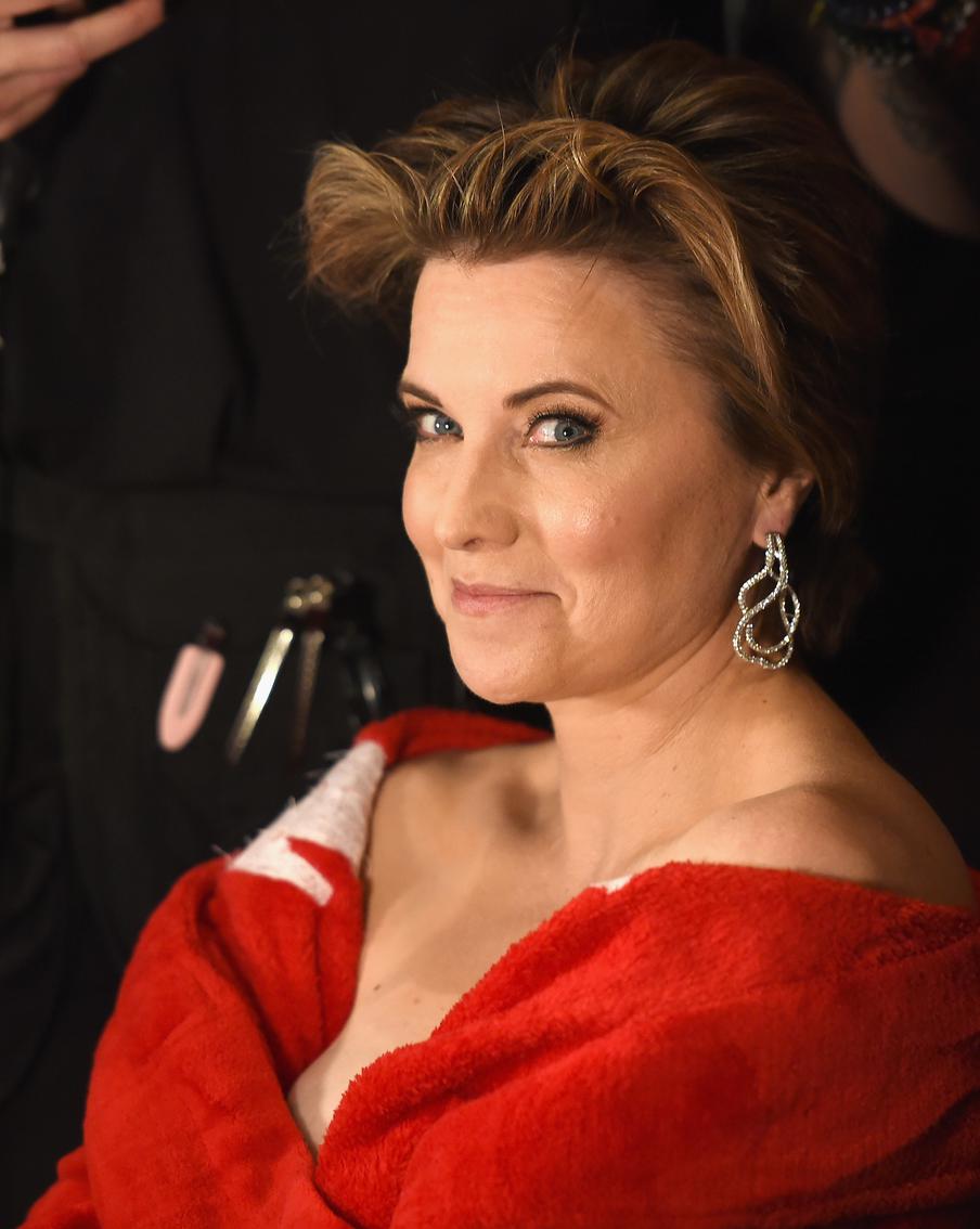 Зена – королева воинов предпочитает стразы и пайетки: Актриса Люси Лоулесс и её блестящие наряды