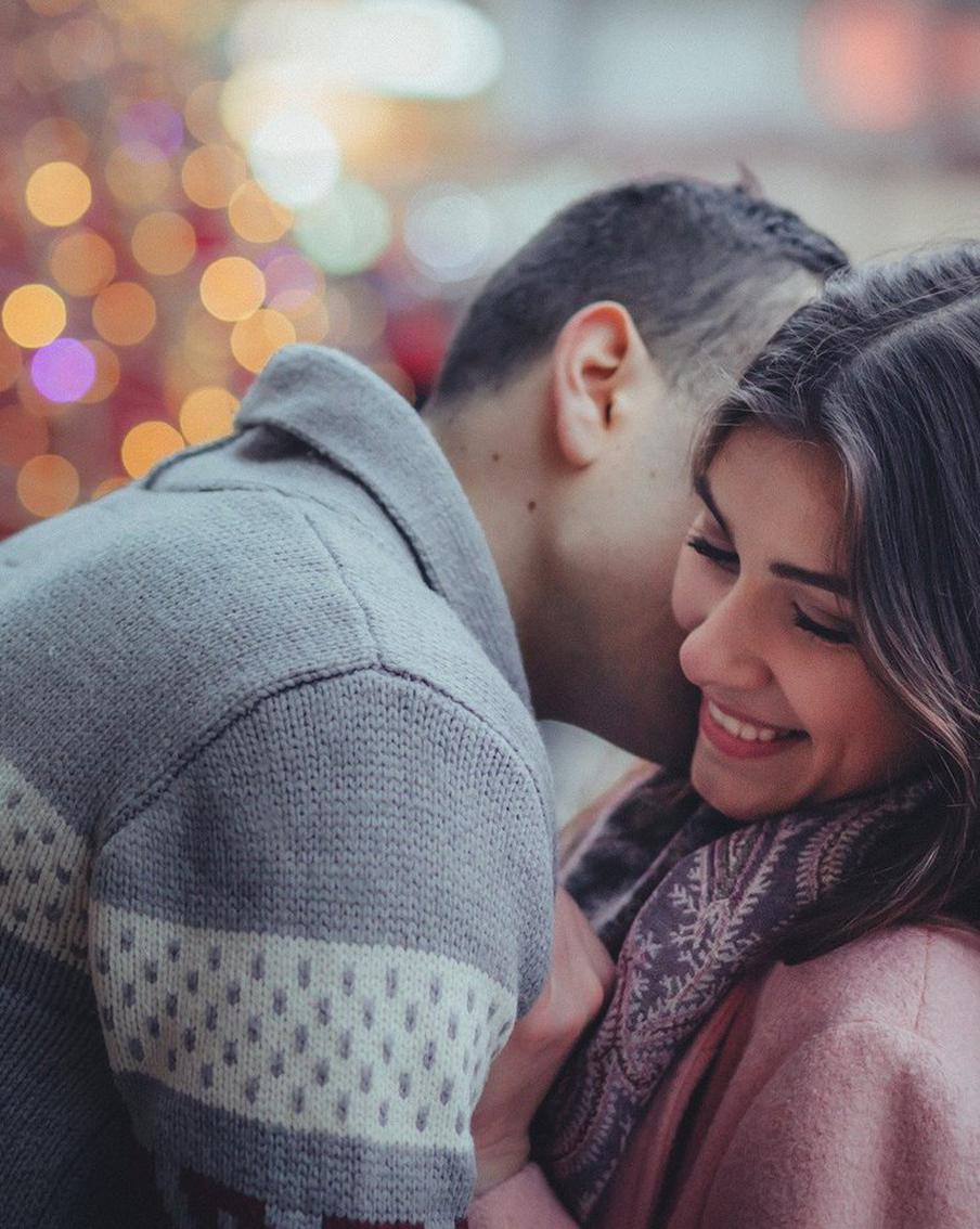 О любви и сексе уже записано множество подкастов. Рассказываем, какие из них стоит послушать и почему