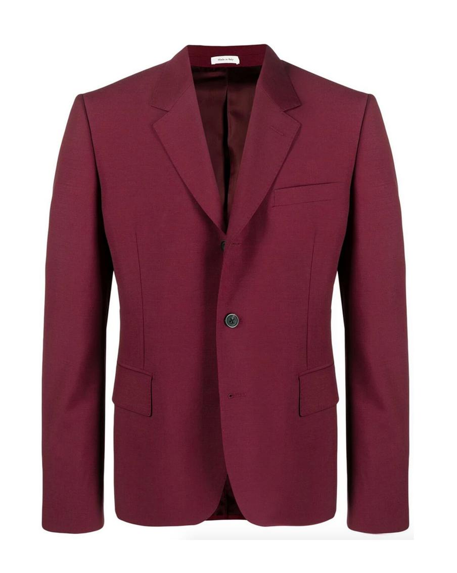 Малиновый пиджак Alexander McQueen (за 143 255 руб.).