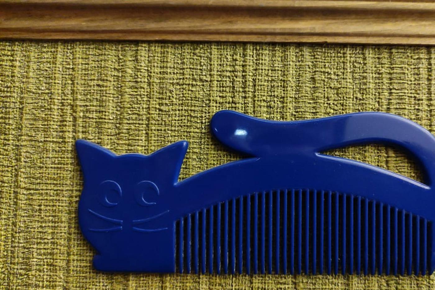 Расчески с котиками тоже есть.