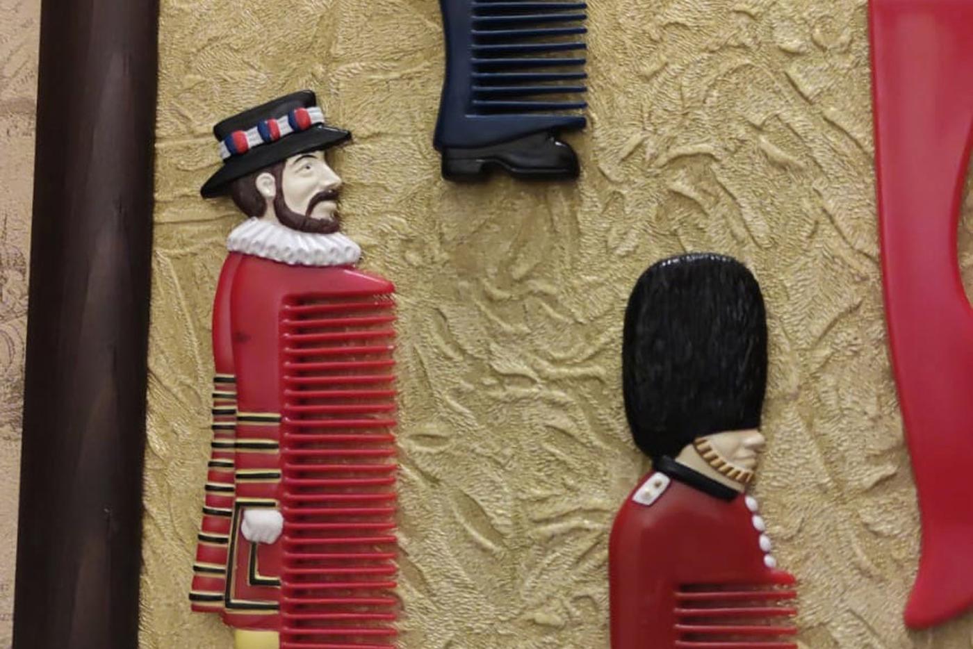 Эти расчески Елена приобрела в Великобритании.