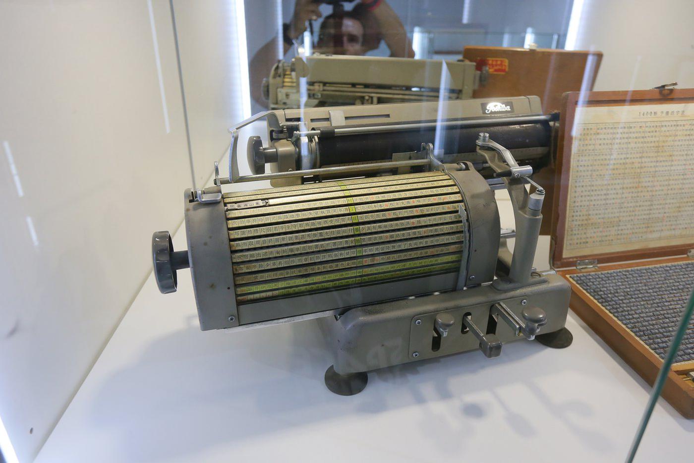 Пишущая машинка Toshiba.