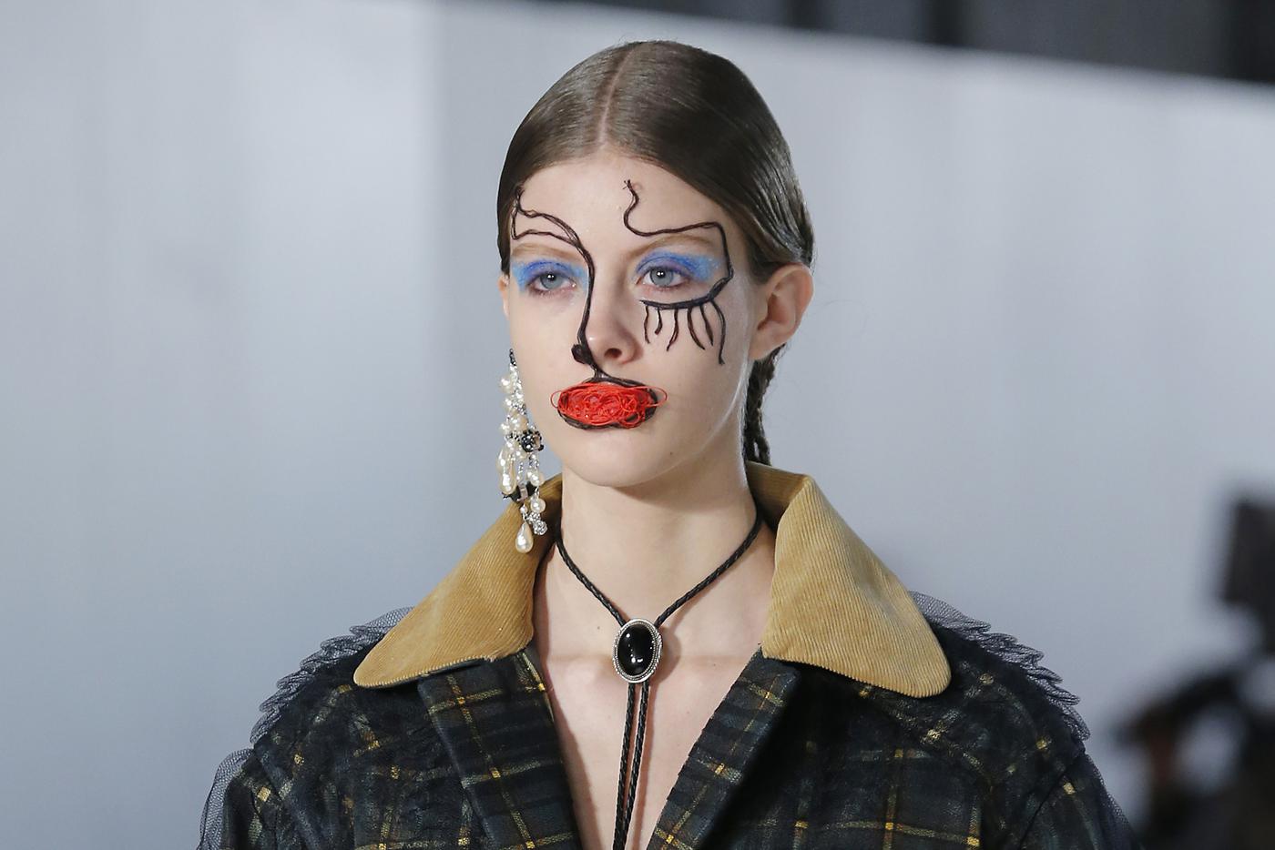 Макияж на показе коллекции Maison Margiela Haute Couture весна-лето 2017.