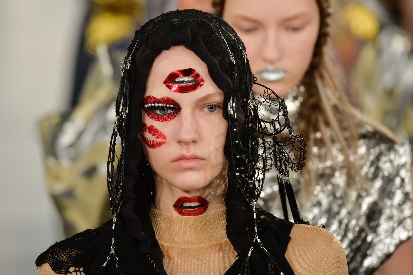 Макияж на показе коллекции Maison Margiela Haute Couture весна-лето 2016.