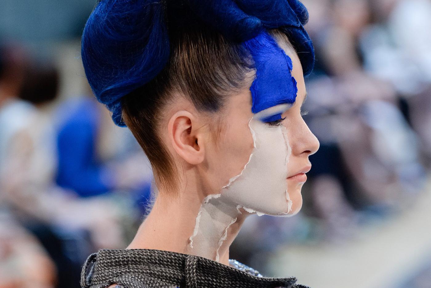 Макияж на показе коллекции Maison Margiela Haute Couture осень-зима 2015/2016.