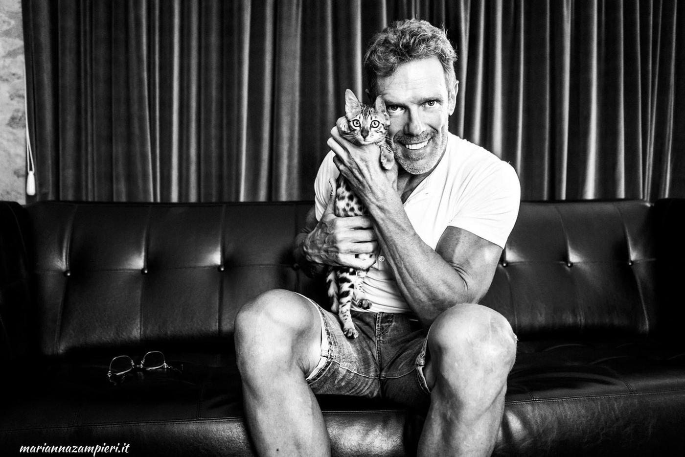 Кот в исполнении Марианны Зампьери.