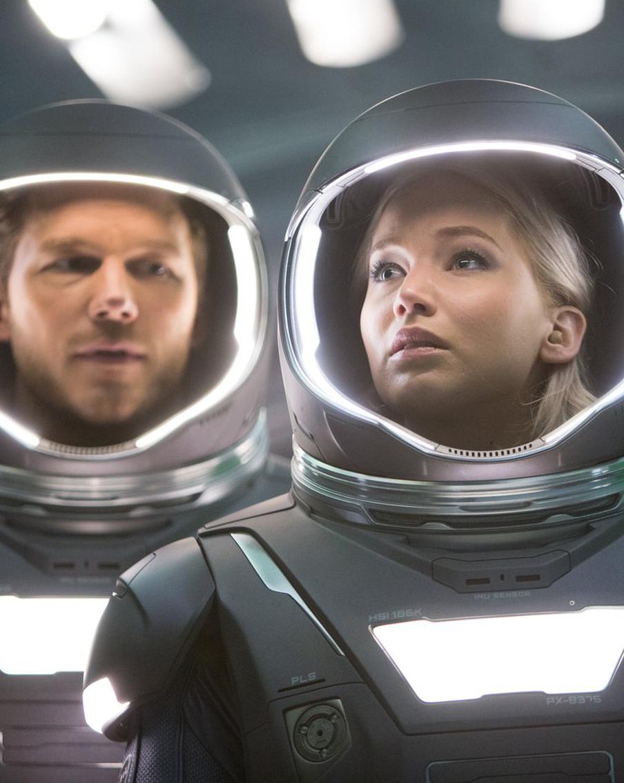 Занять себя дома в локдаун помогут книги, фильмы и "настолки". Эксперты дали рекомендации, что смотреть, читать и во что играть