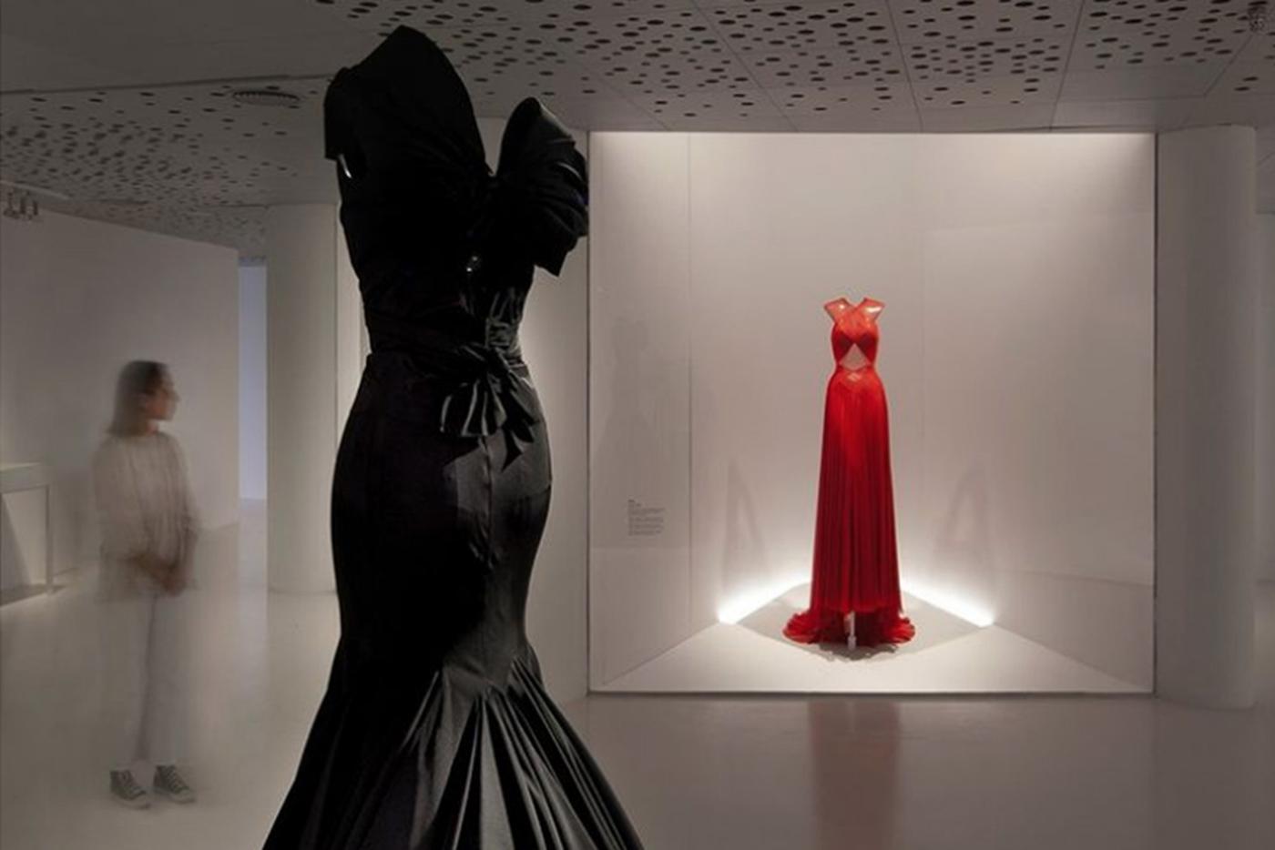 Экспонаты выставки Cristóbal Balenciaga Museoa.