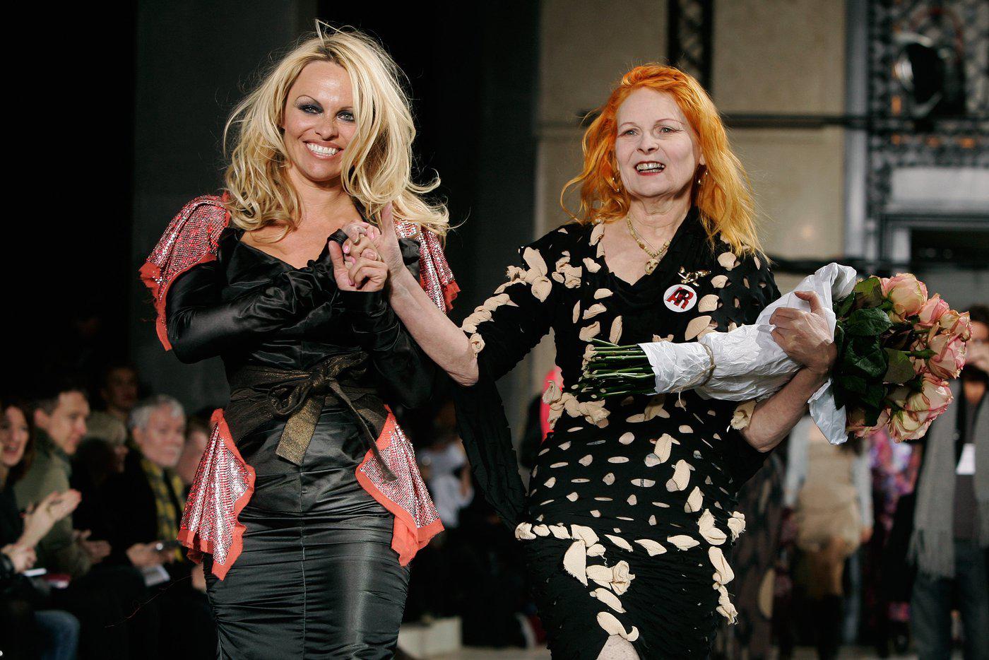 Памела Андерсон на показе Vivienne Westwood осень-зима – 2009.