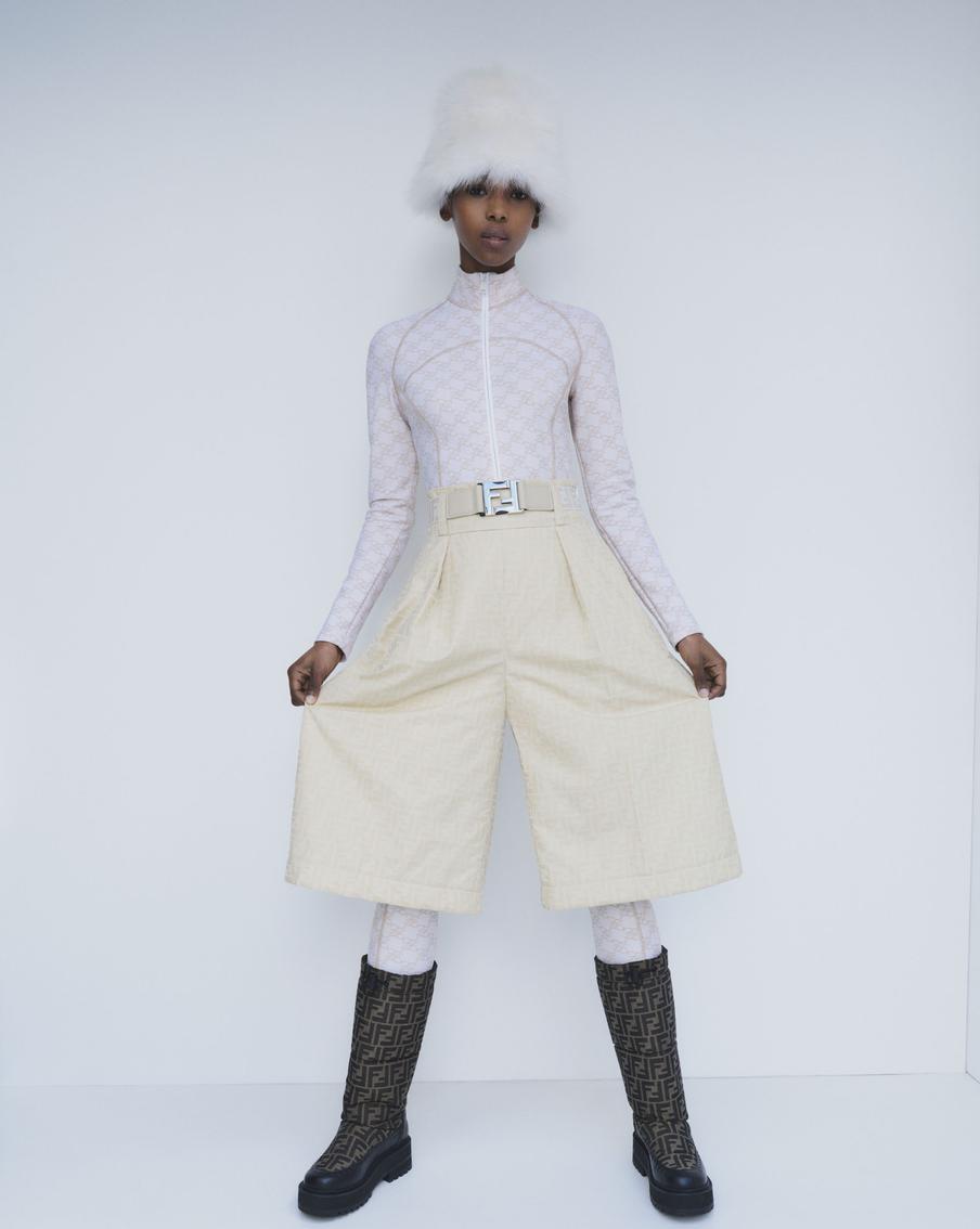Модель из лыжной коллекции Fendi