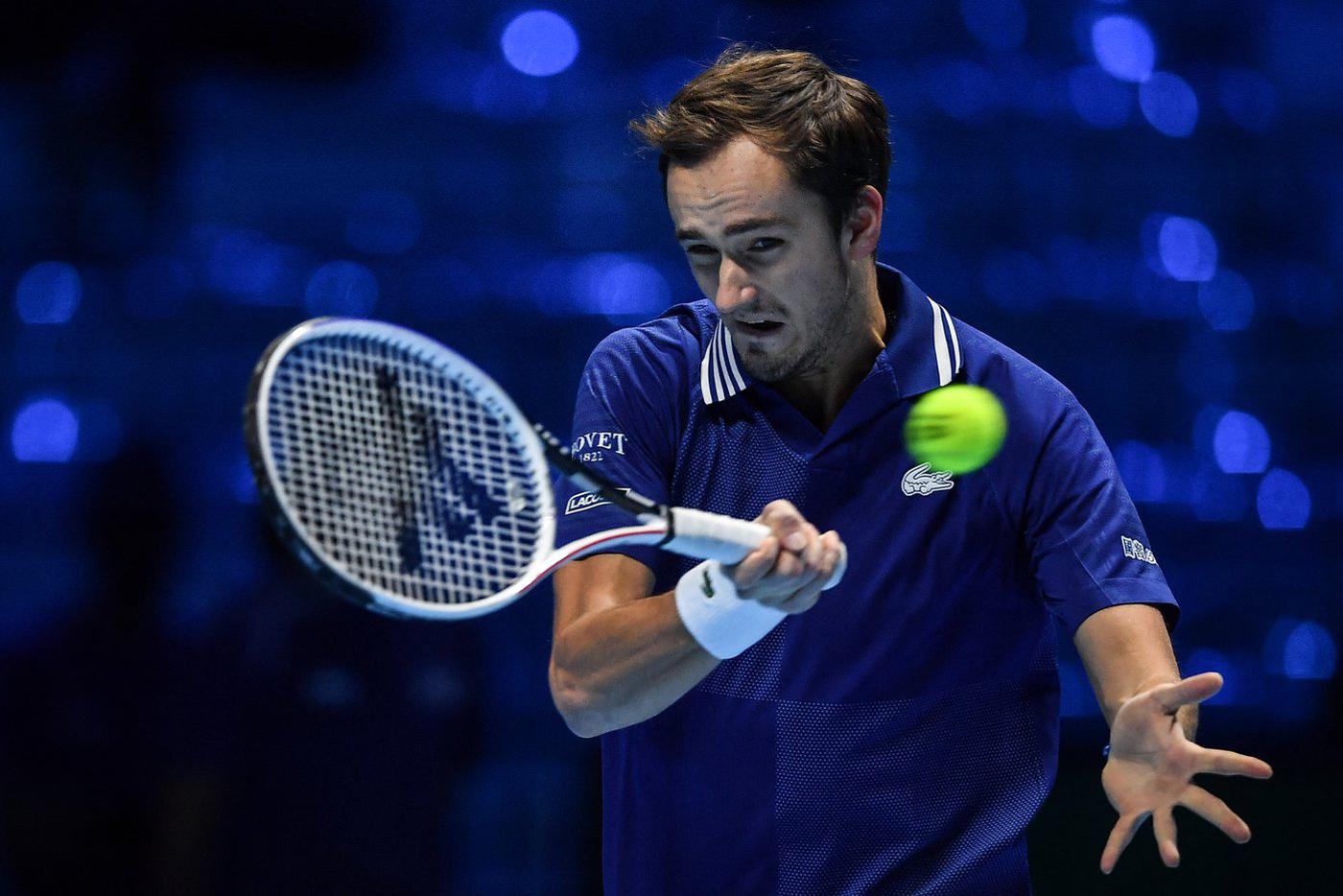 Даниил Медведев сыграет в полуфинале теннисного турнира ATP Finals