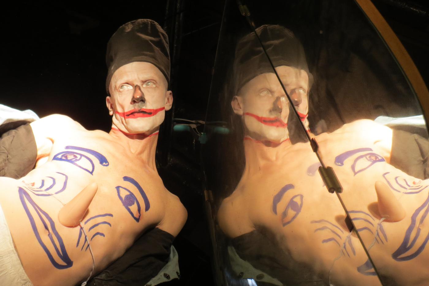 Актер и перформер - это две разных ипостаси, два товарища, которые выходят на одну и ту же площадку.