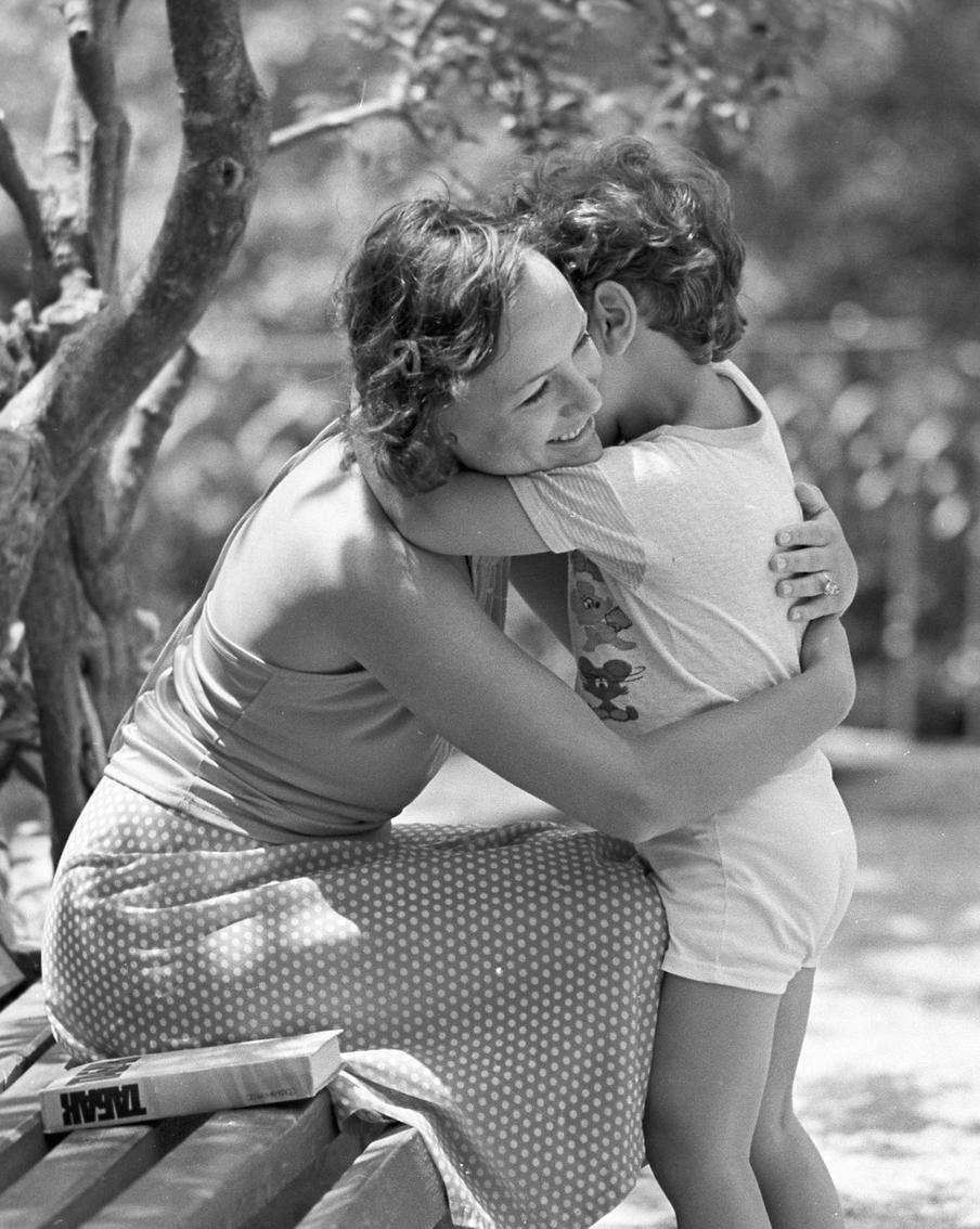 Жители столицы вспомнили истории, связанные с их мамами