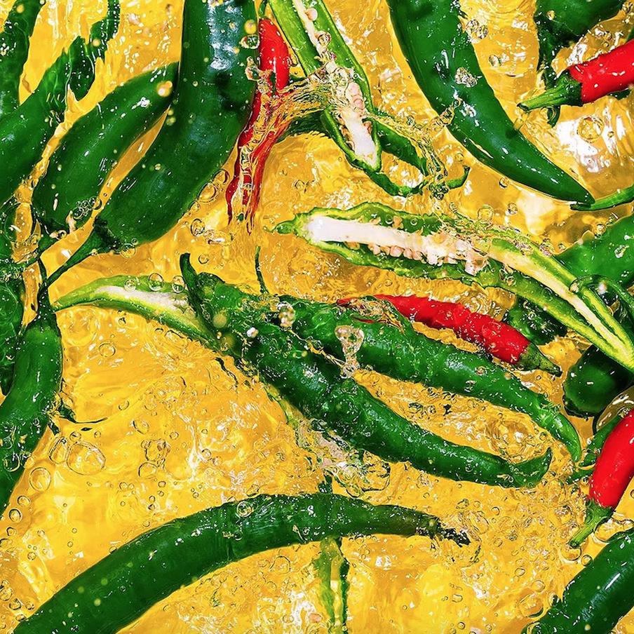 Наш мозг любит яркие и чистые цвета и фуд-фотографы этим пользуются.