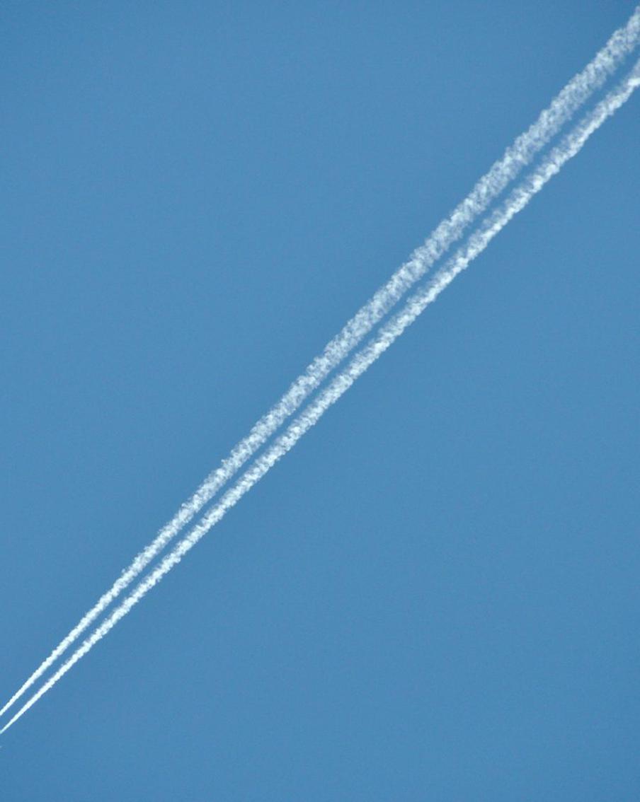 На борту самолёта женщина родила мальчика: какие ещё экстремальные случаи были в небе