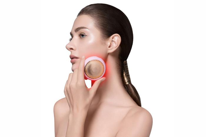 Красный свет, зелёный свет: что такое LED-терапия и как она работает