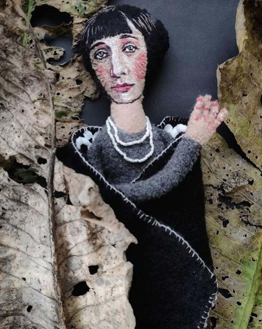 "Приснилась Ахматова с крыльями мотылька. Наверное, это была шаль, но воображение дорисовало картинку".