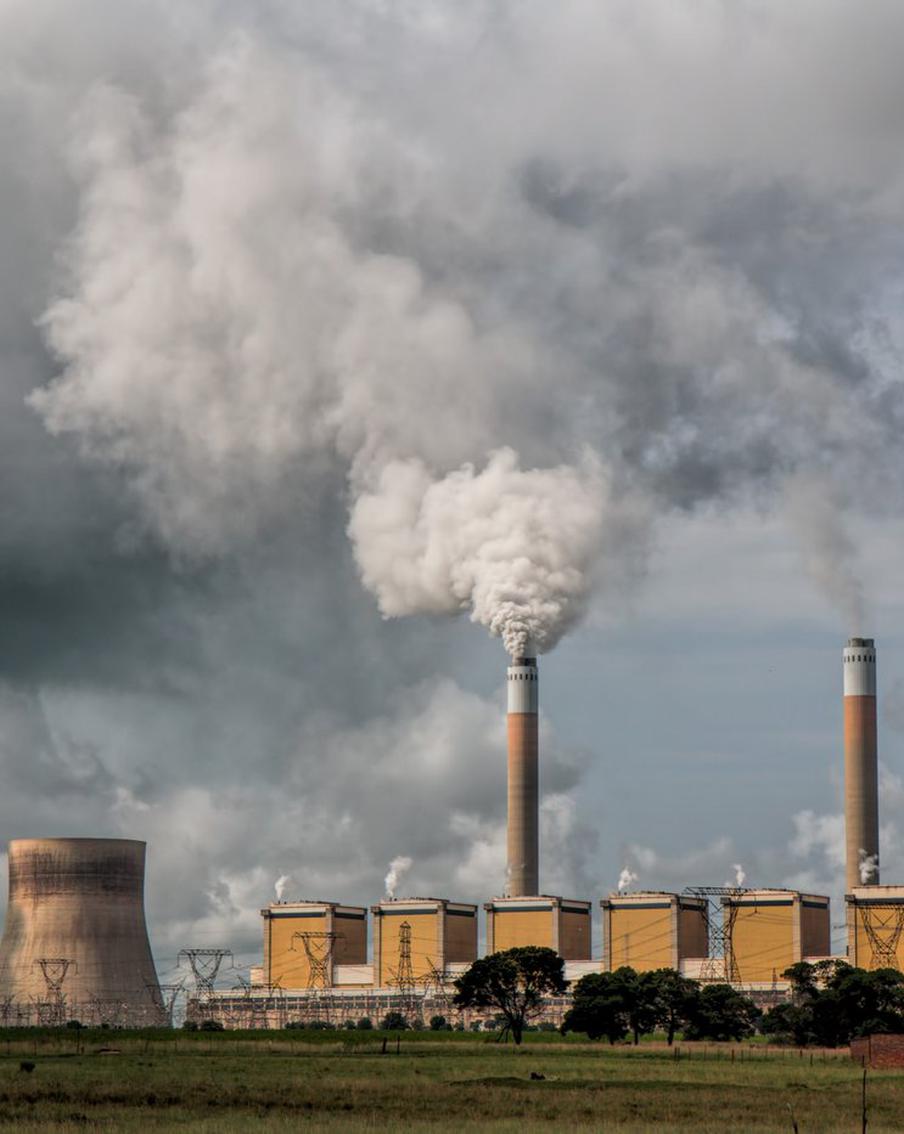 Людям придётся отказаться от путешествий и одежды, чтобы спасти климат на Земле