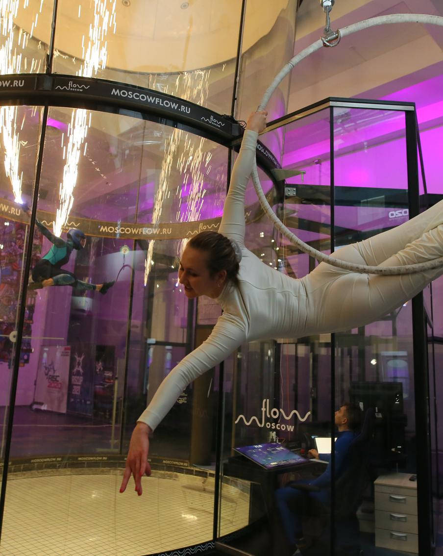 Первая в мире взлетела с огнём: в Москве покажут спектакль в аэротрубе