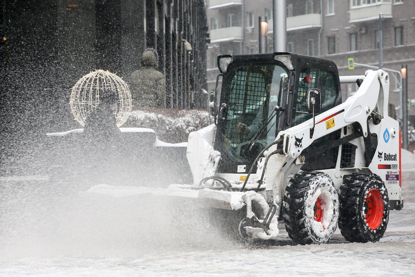 Снежная погода в Москве.