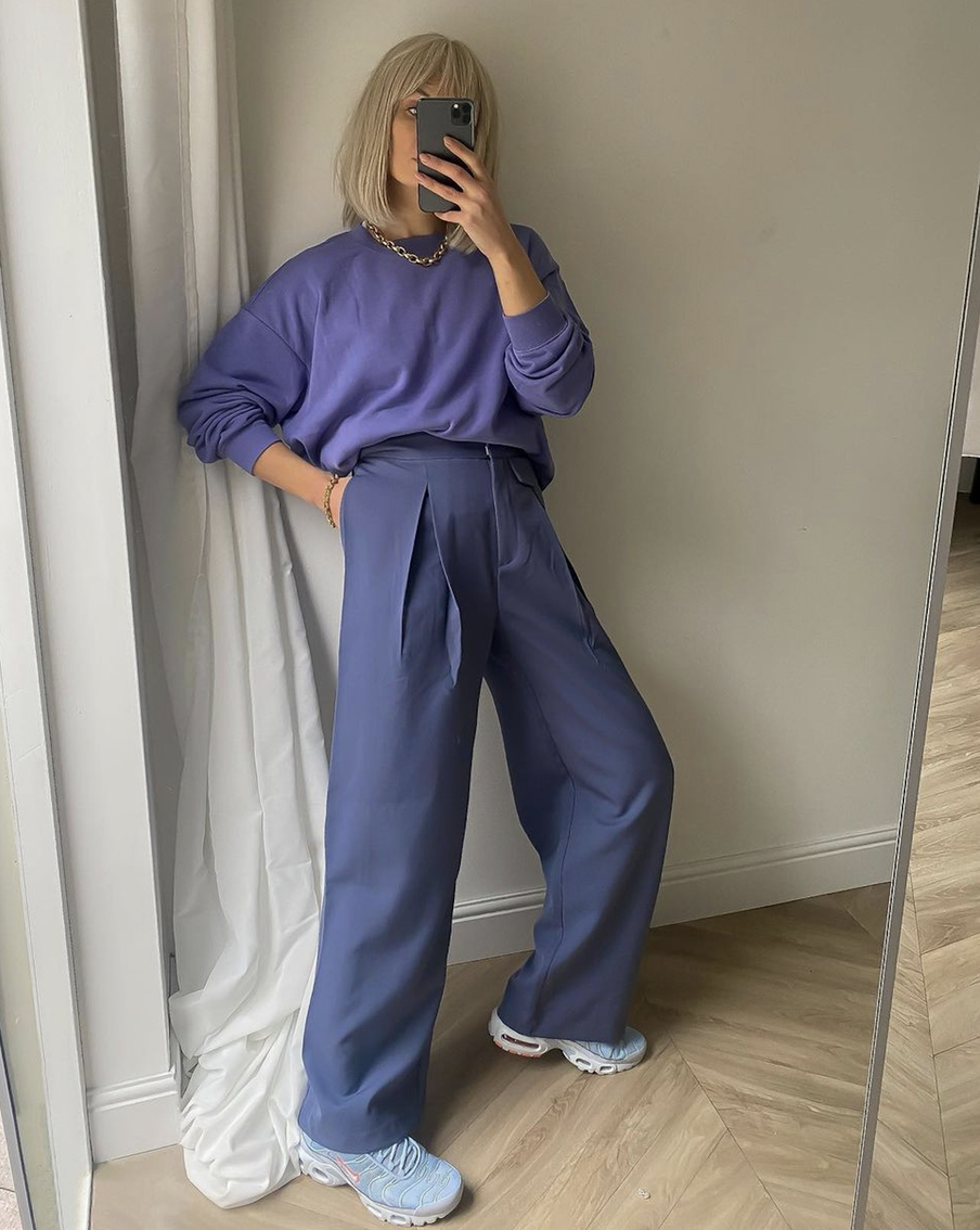 Оттенок сочетает в себе верность и постоянство синего с энергией и возбуждением красного.