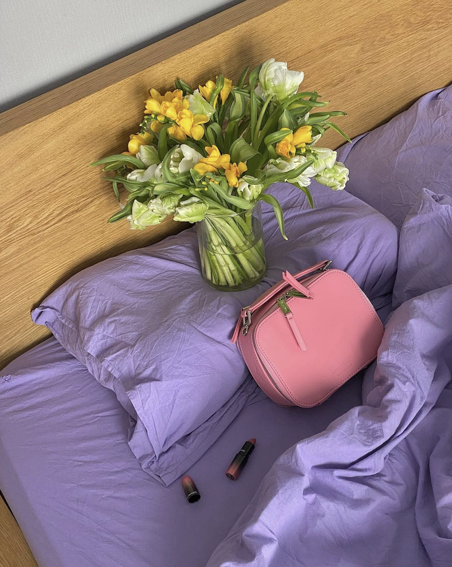 Домашний интерьер только приобретёт с появлением сиренево-синего оттенка.