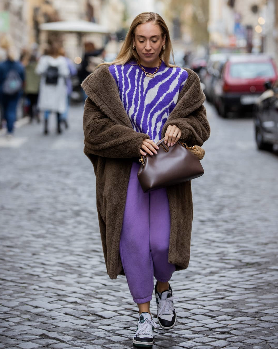 Исполнительный директор института Леатрис Эйсман называет его "самый счастливый и самый тёплый из всех синих оттенков".