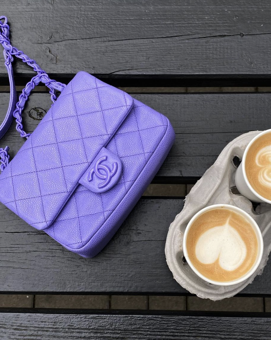 Аксессуары в этом оттенке имеют особенную притягательность.