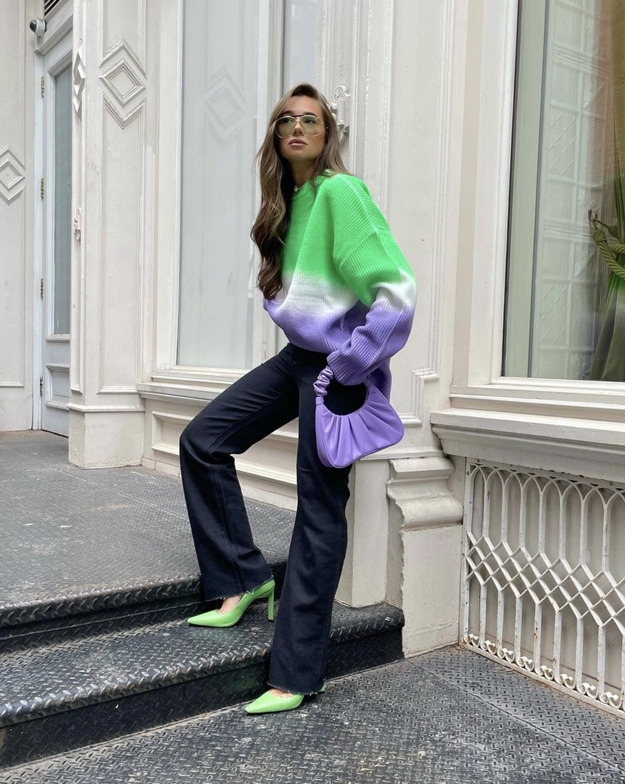 Он идёт как блондинкам, так и брюнеткам.