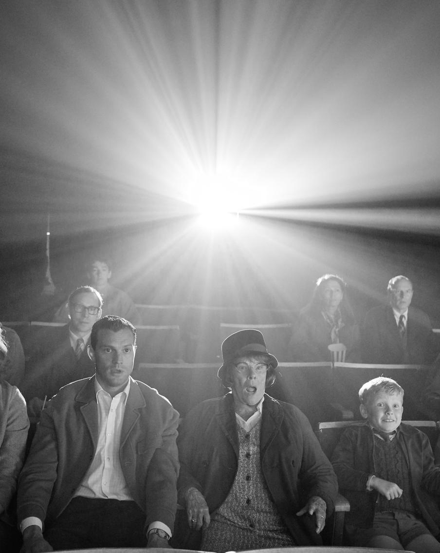 Взросление, первая любовь и коварство родственников: изучаем картины-рекордсмены по числу номинаций "Золотого глобуса"