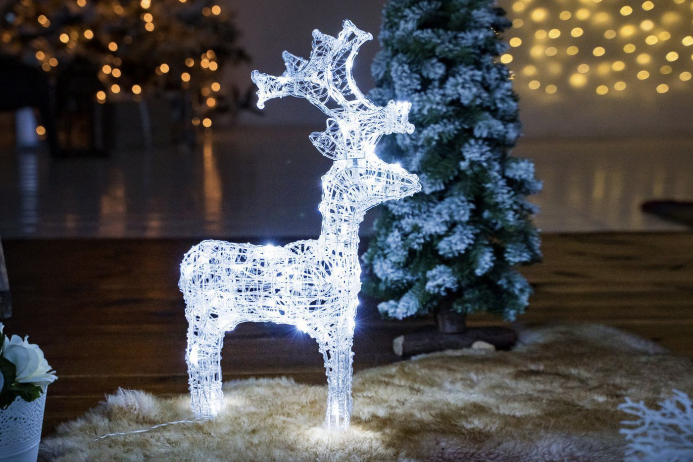 Светящаяся фигура "Ажурный олень", Kaemingk (4090 руб.).