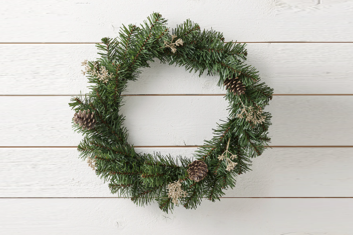 Искусственный еловый венок "Смикка", ИКЕА (490 руб.).