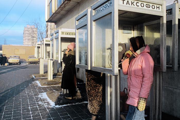 Плачет девочка в автомате: москвичи прощаются с гаражами, таксофонами и старыми пятиэтажками