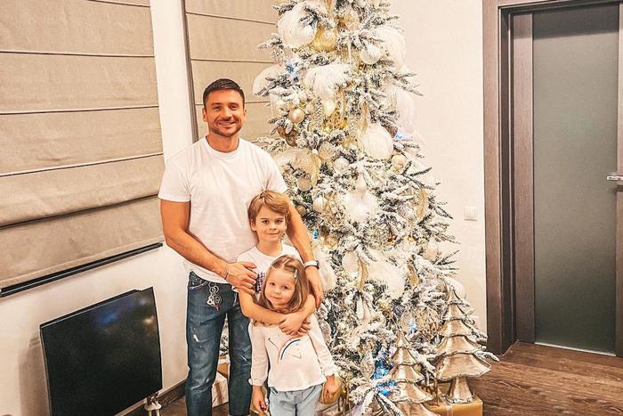 Что могут рассказать ёлки звёзд про хозяев. Разглядываем новогодние фото знаменитостей вместе с психологом