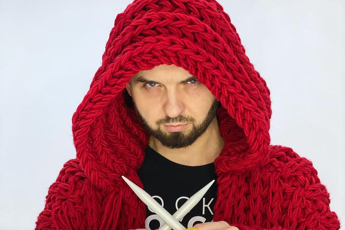 Спицы в руках настоящего мужчины: у москвича-вязайнера больше миллиона подписчиков