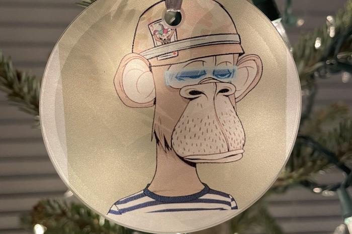 В столице нарядили цифровую ёлку