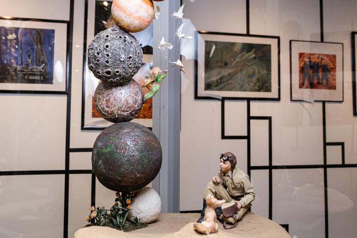 На выставке кукол в музее космонавтики узнали, зачем астронавты берут в полёт детские фигурки