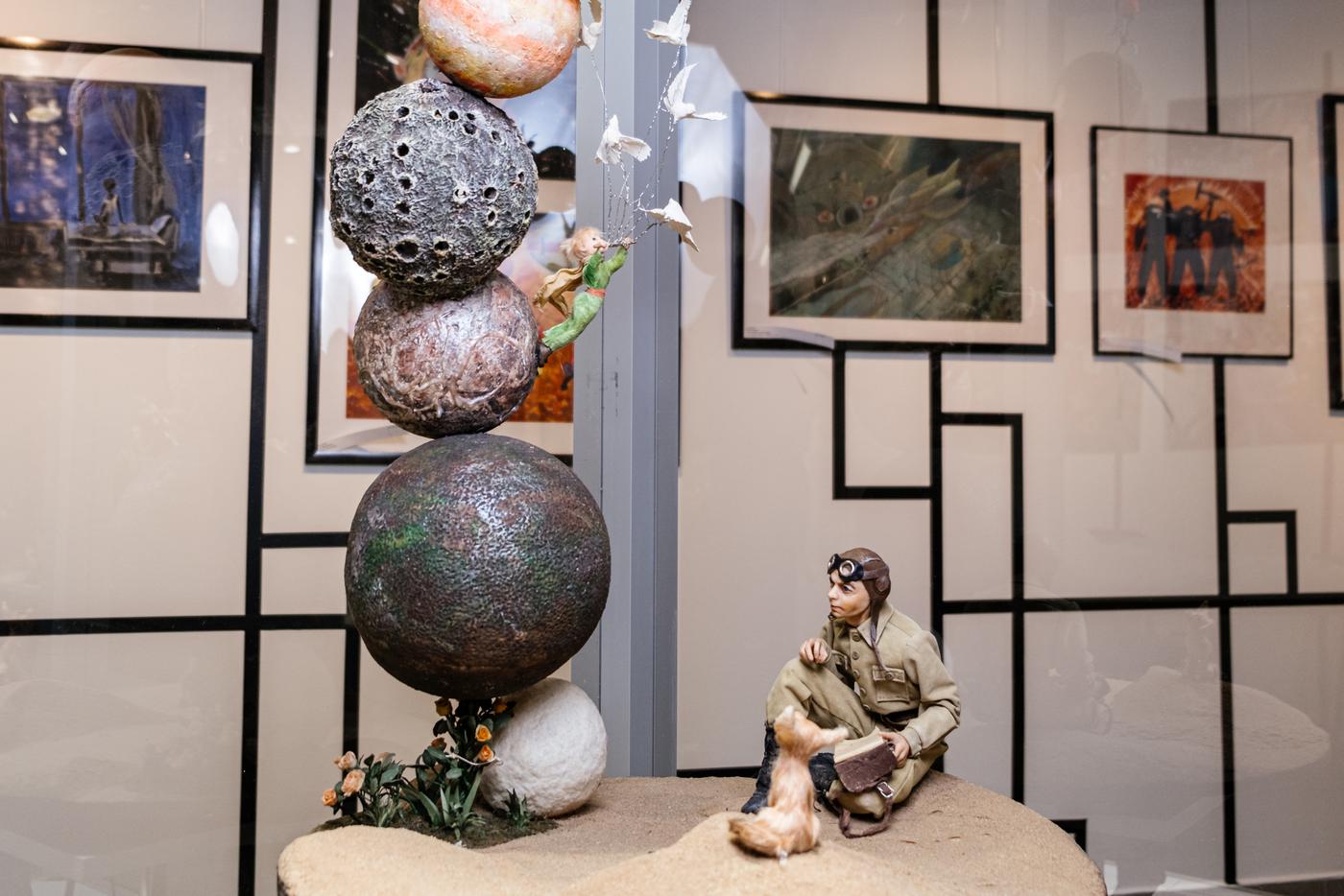 На выставке кукол в музее космонавтики узнали, зачем астронавты берут в полёт детские фигурки