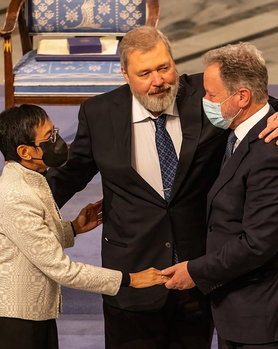 Русские лауреаты Нобелевской премии тратят деньги на пирушки и благотворительность