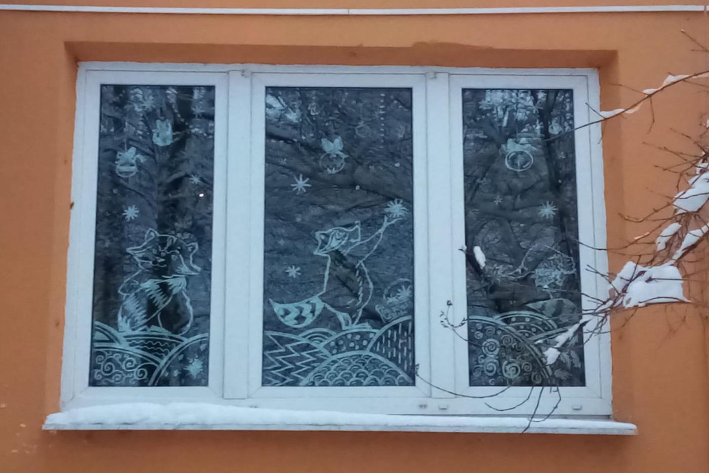 Окна с улицы будут выглядеть тоже сказочно.
