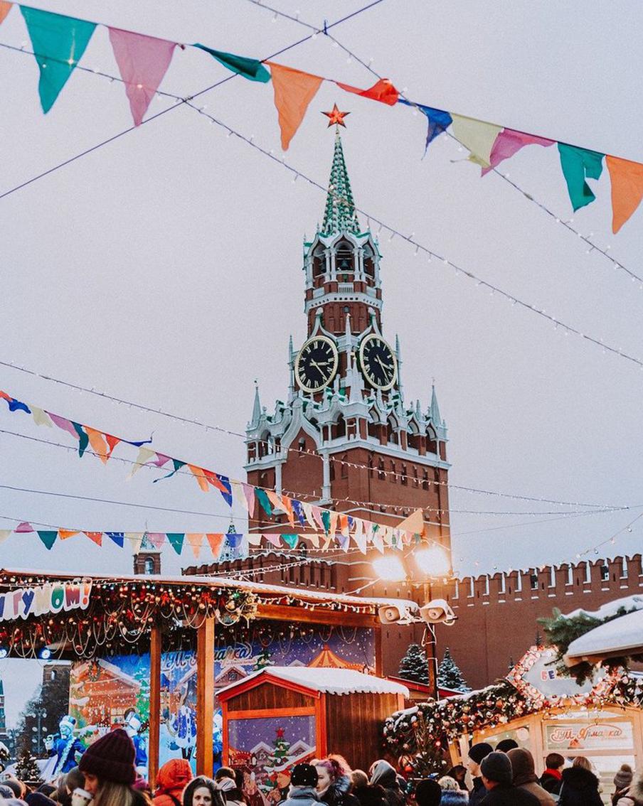 Чек-лист на новогодние каникулы: учимся делать сладости, играть в хоккей и едем на ярмарку за город