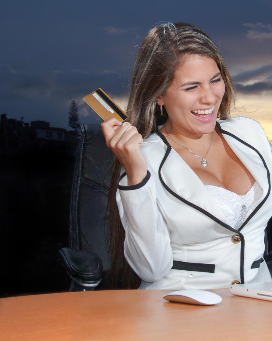 Как пользоваться кредиткой, чтобы не оказаться в долгах