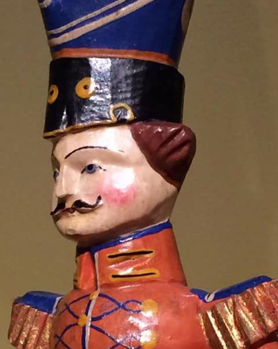 Игрушки из дерева созданы с помощью ножа и горбушки.