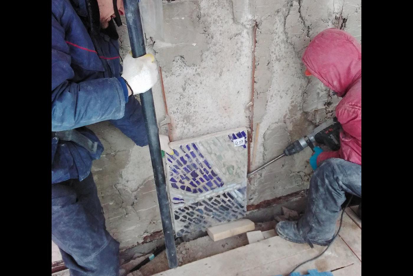 Пришло время демонтировать последний блок с мозаикой.