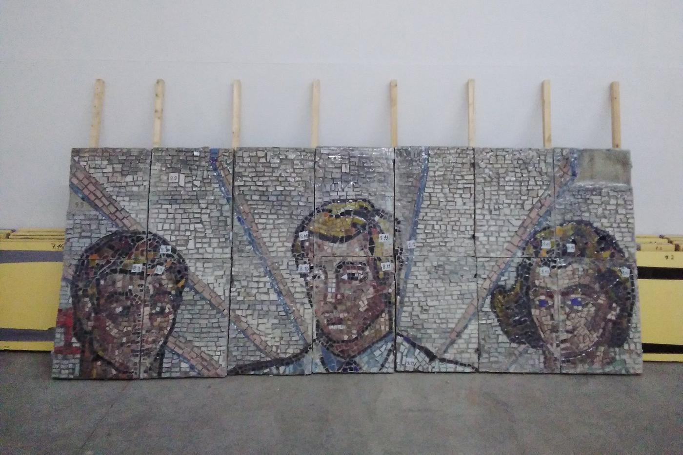 Временное складирование панно в специально выделенном помещении на территории НИИДАР.