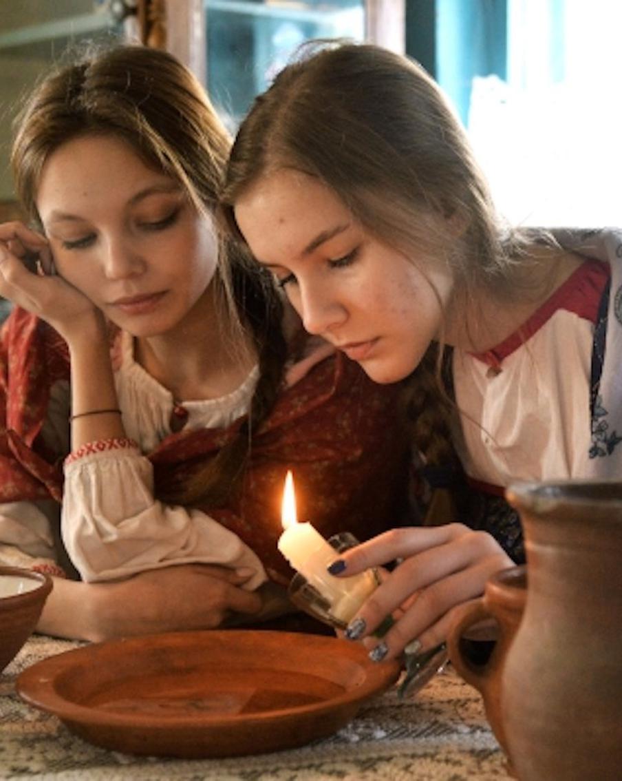 Ни бани, ни овина, ни ворот: Metro расспросило известного фольклориста о современных способах гадания