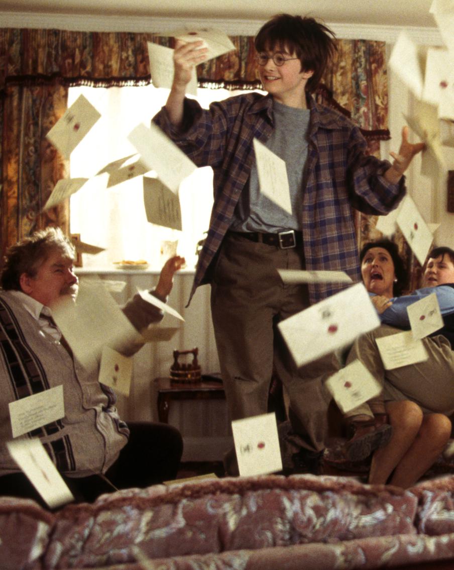 "Ты волшебник, Гарри!" Бренды, которые помнят о 20-летии первого "Гарри Поттера"