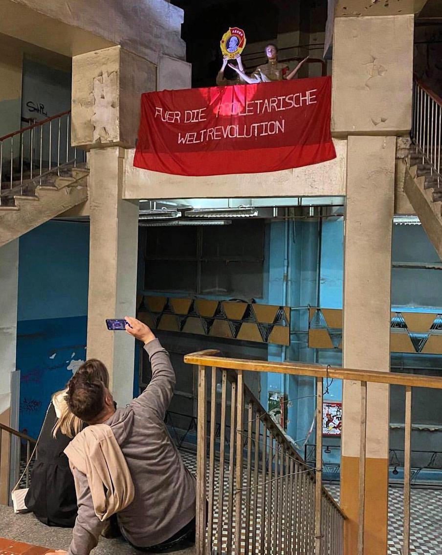 В историческом здании Электрозавода проходит документальный спектакль "Красный Вольфрам".