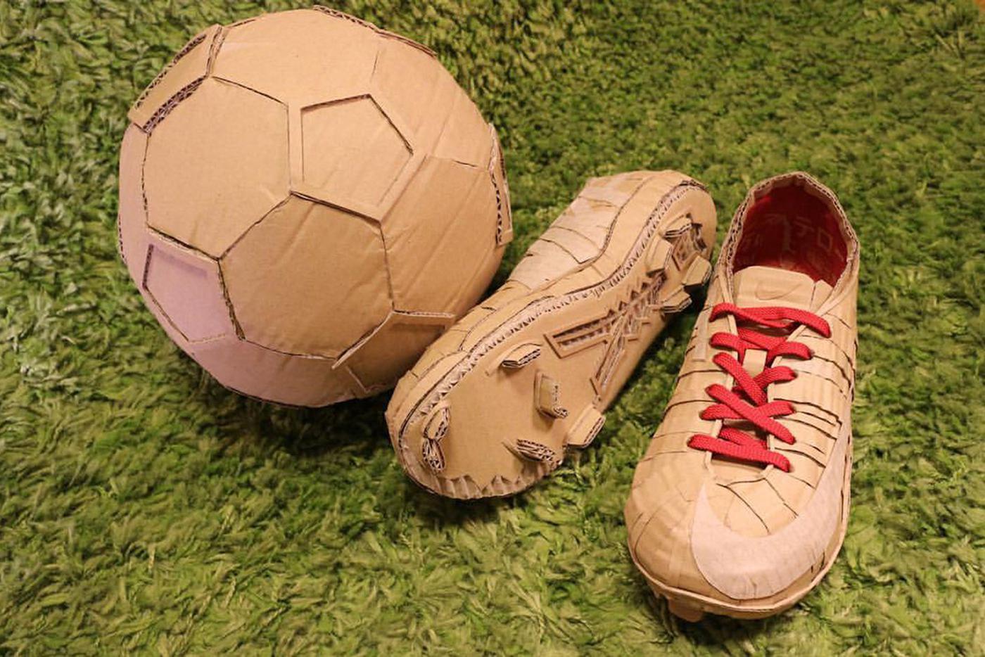 Из картона можно сделать даже футбольную экипировку.