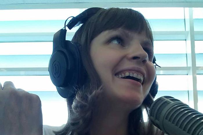 112 лет назад зародилось общественное радиовещание. Поговорили с опытной радиоведущей о профессии